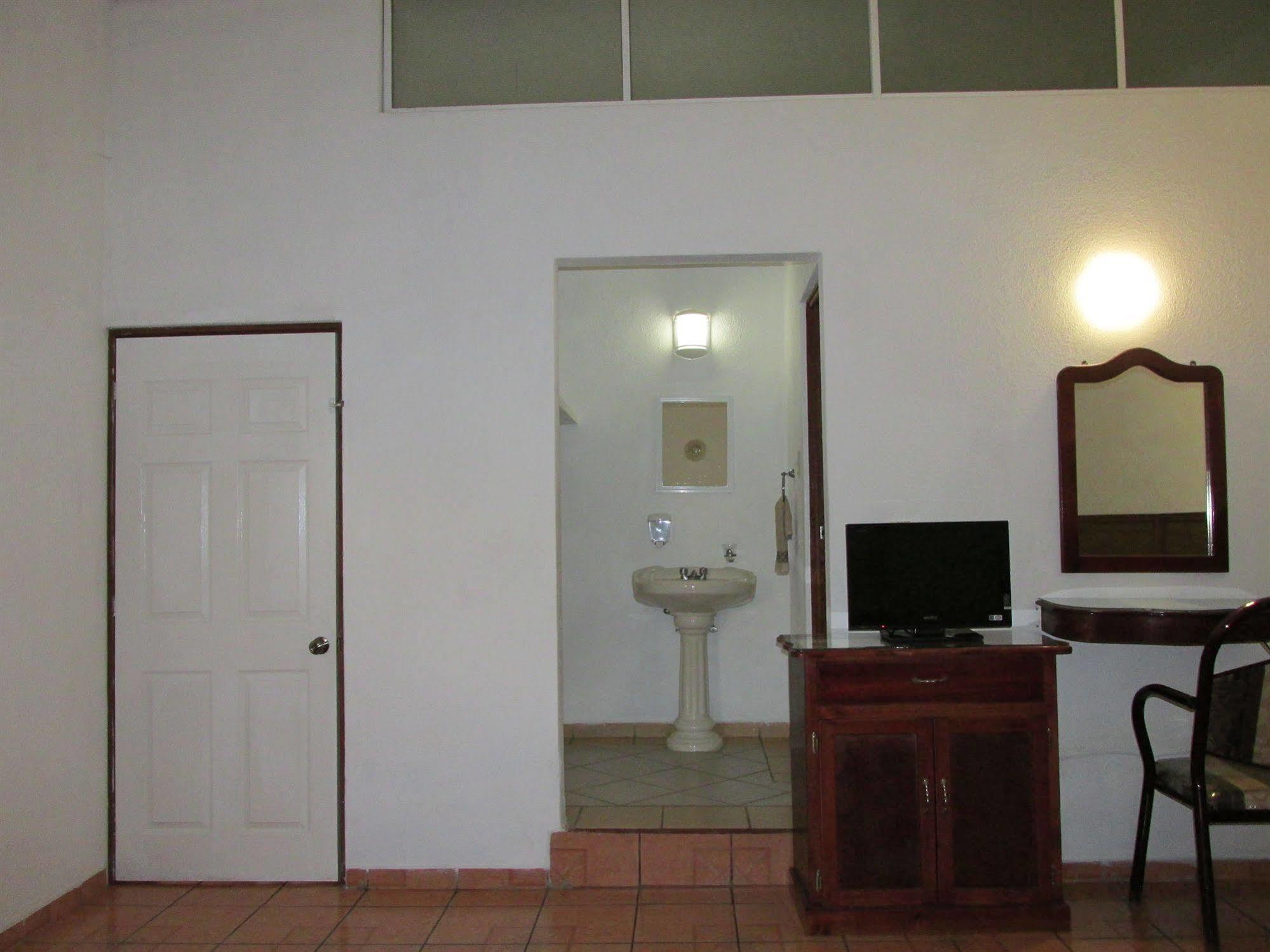 Hotel Albatros Manzanillo Bagian luar foto